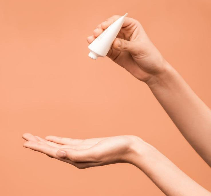 Getting ready to apply lotion on head