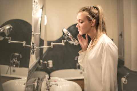 woman-inspecting-acne